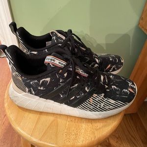 Butterfly Adidas women’s sneakers- hardly worn. Size 9 women’s.